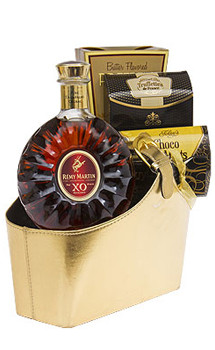 SIP AND SAVOR GIFT BASKET          
