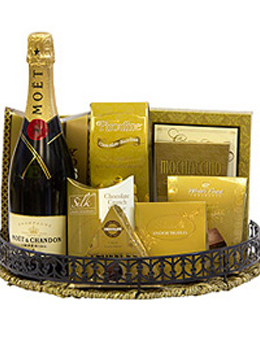 WINNERS CIRCLE CHAMPAGNE GIFT BASKET                                                                                            