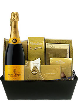 VEUVE CLICQUOT YELLOW GIFT BASKET